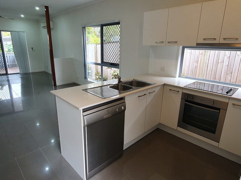 Beautiful 3 bedroom townhouse, close 12