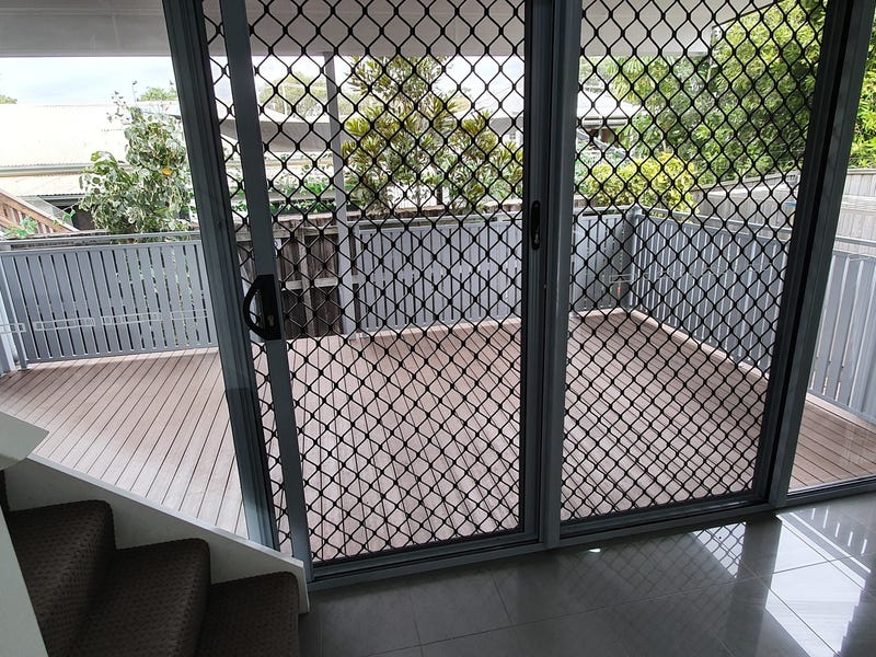Beautiful 3 bedroom townhouse, close 14