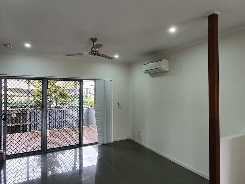 Beautiful 3 bedroom townhouse, close 17