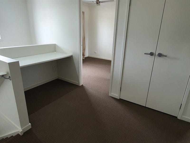 Beautiful 3 bedroom townhouse, close 18