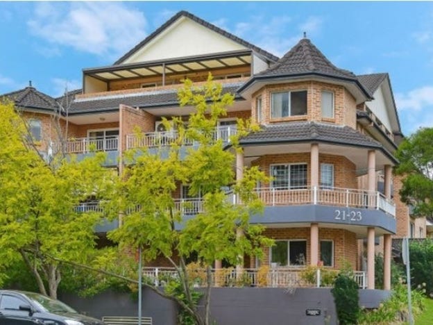 Spacious large Quiet Sunny Penthouse Apartment