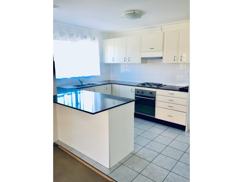 Spacious large Quiet Sunny Penthouse 2