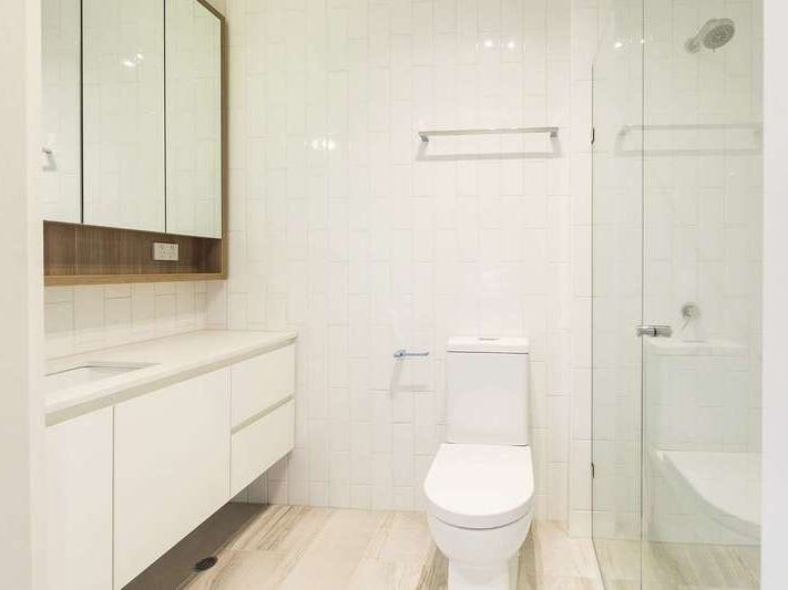 “Modern First Floor Apartment” 4