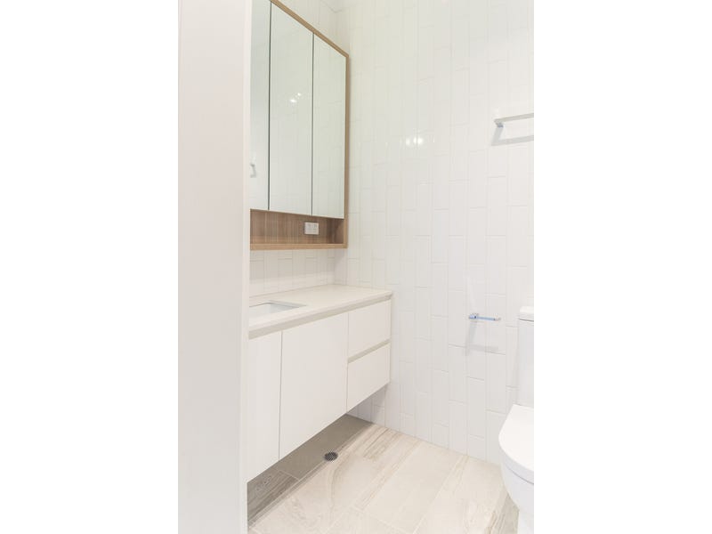 “Modern First Floor Apartment” 7