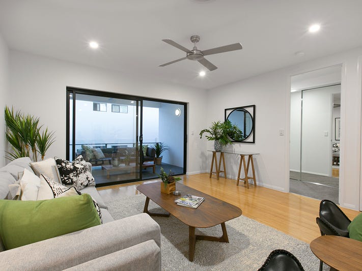 3 BED 2 BATH APARTMENT, 2