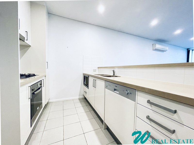 Stylish, Two-Level Garden Living Opposite 2