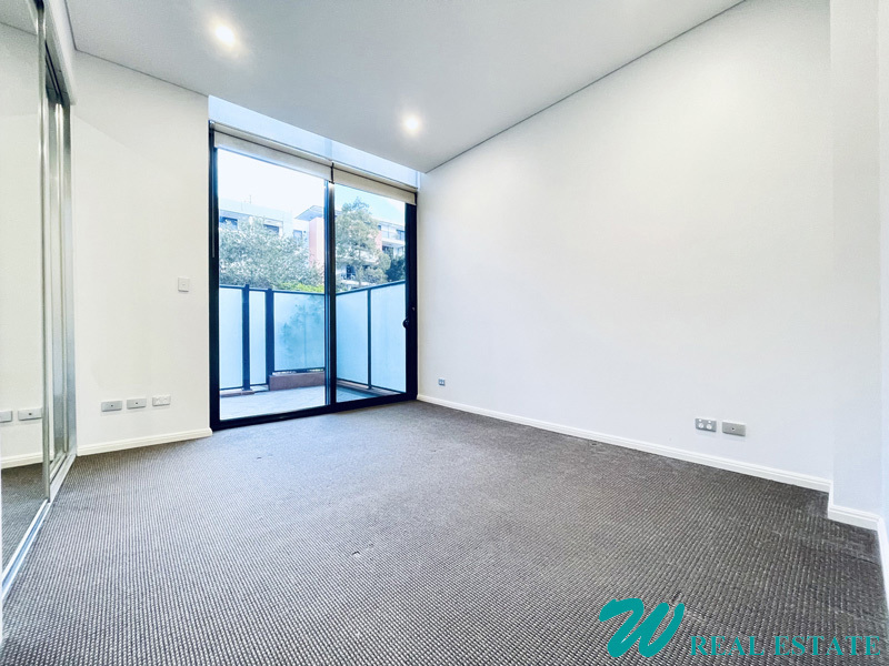 Stylish, Two-Level Garden Living Opposite 3