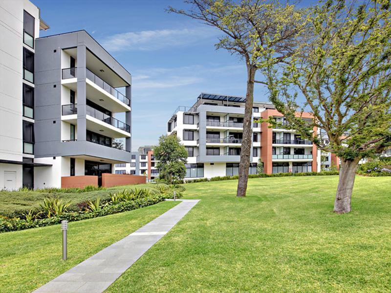 Stylish, Two-Level Garden Living Opposite 11