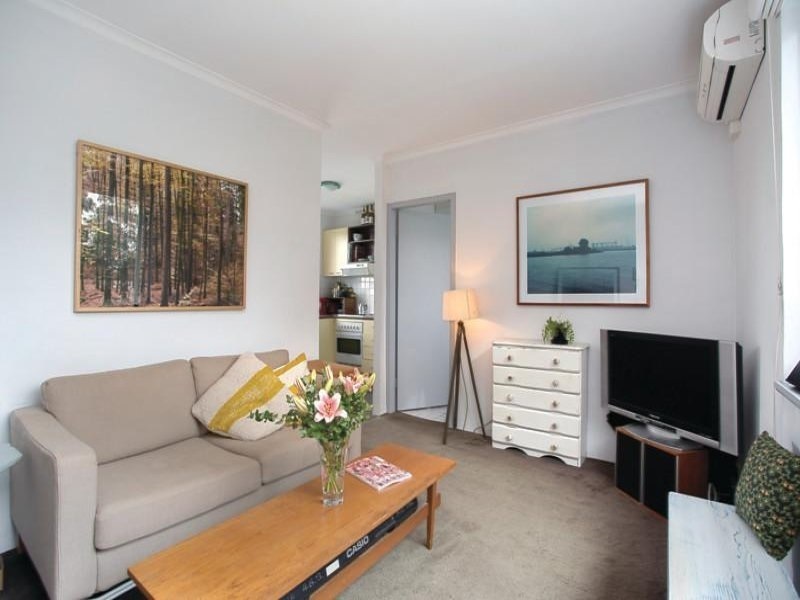 Sunny 1BR Apartment in North Fitzroy