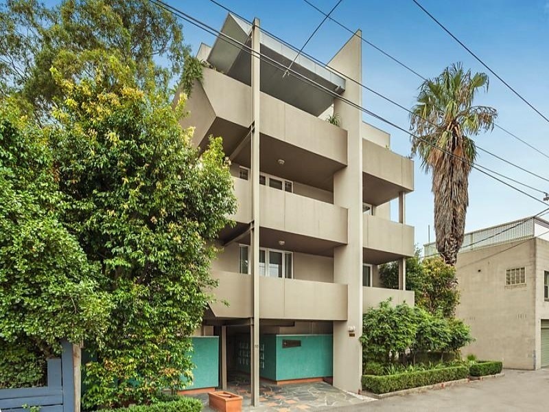 Sunny 1BR Apartment in North 2