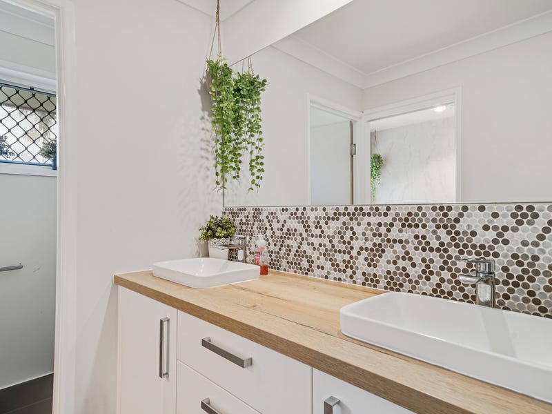 Premium Family Home, walking distance 12