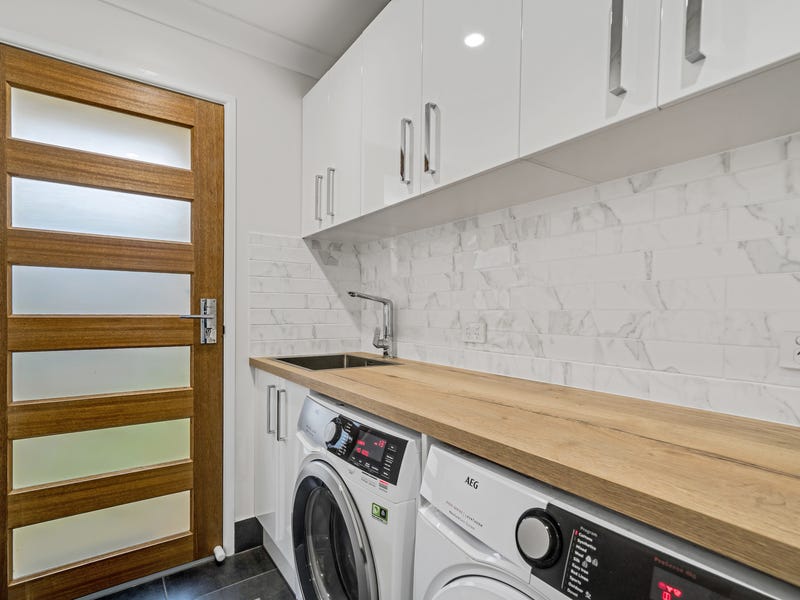 Premium Family Home, walking distance 13