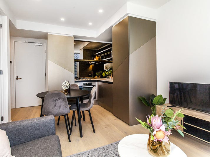Perfect location, brand new, furnished 3