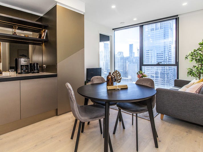 Perfect location, brand new, furnished 4