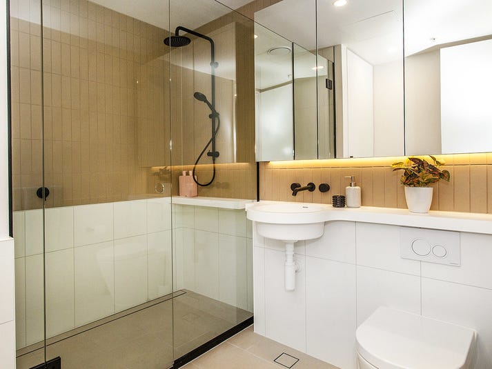 Perfect location, brand new, furnished 5