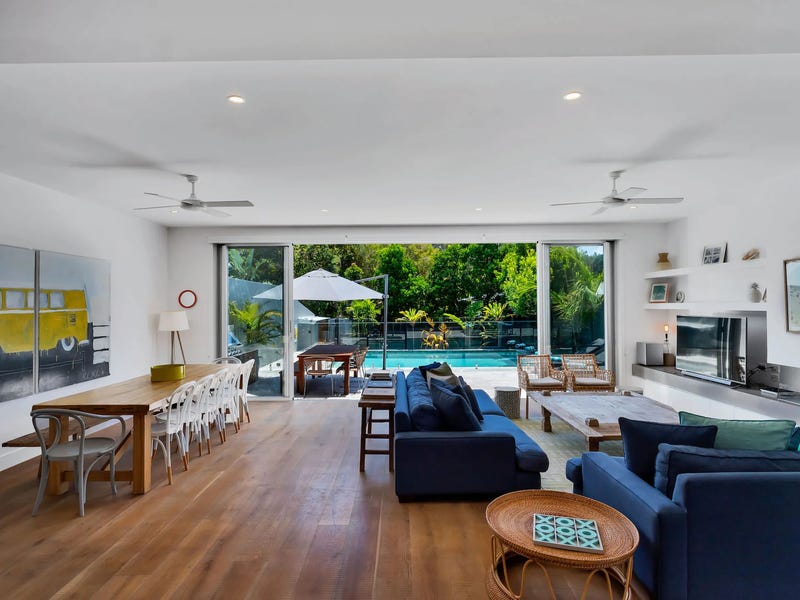 Fully Furnished – available immediately, 2-4 month lease