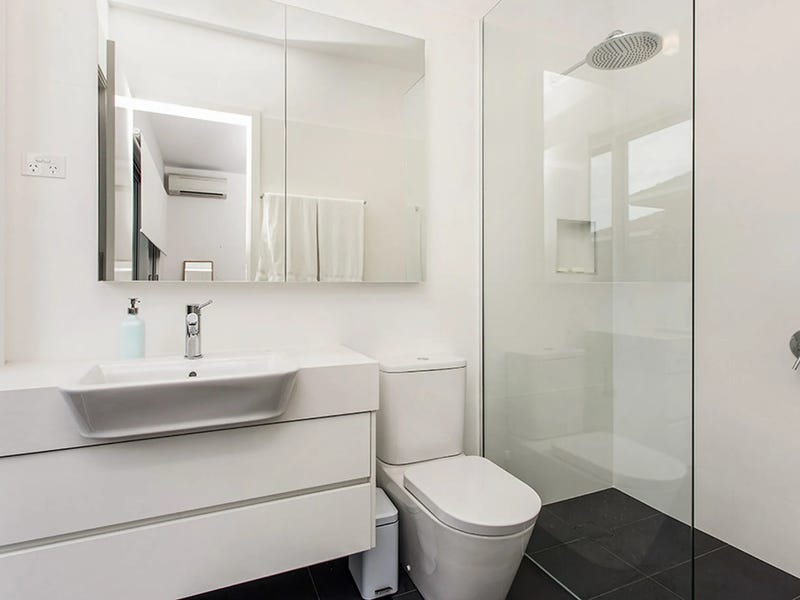Fully Furnished – available immediately, 8