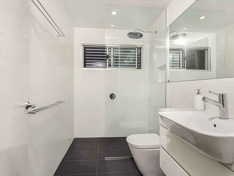 Fully Furnished – available immediately, 18
