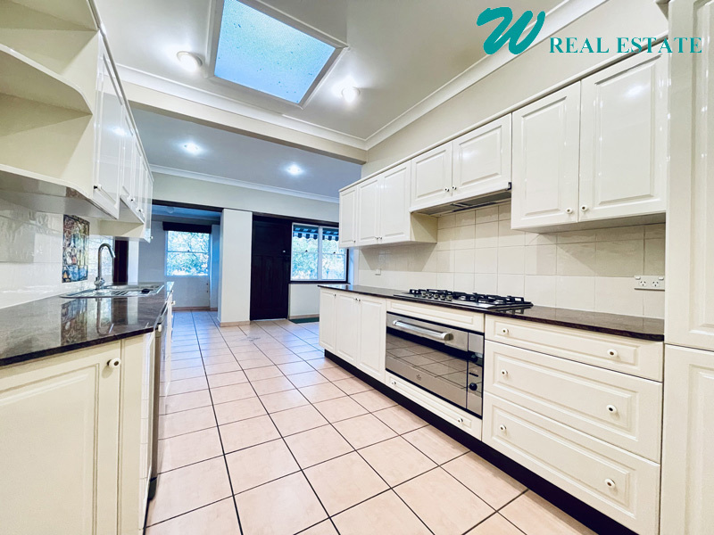 Elegant, Classy and Sunny 3-Bedroom 2