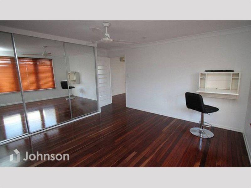 $350/week (INCLUDES WATER) Duplex in 3