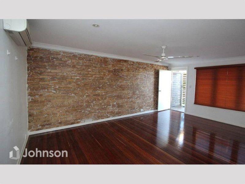 $350/week (INCLUDES WATER) Duplex in 5