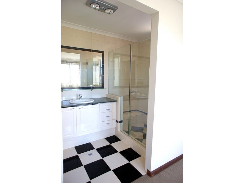 Beautiful House in Fantastic location 11