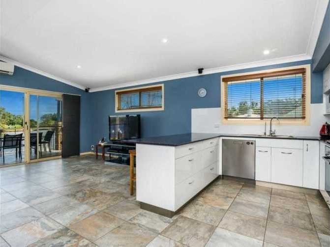 Large family home on Richmond 5