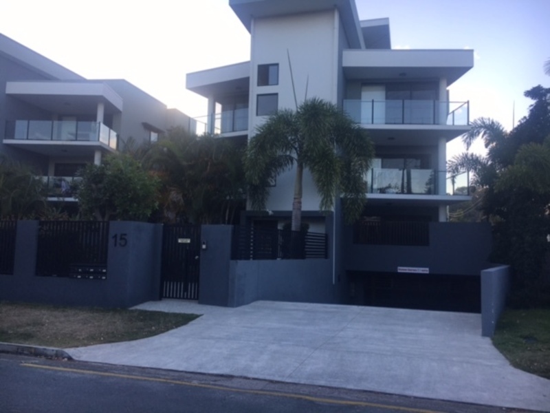 Luxury Apartment – Close to Parkland!