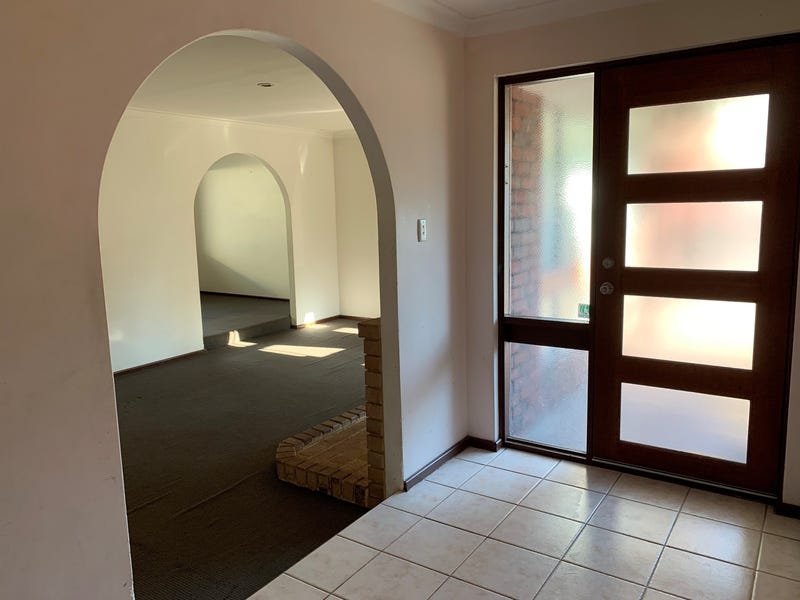 Available Now Spacious Secured Ideal Location 3 x 1