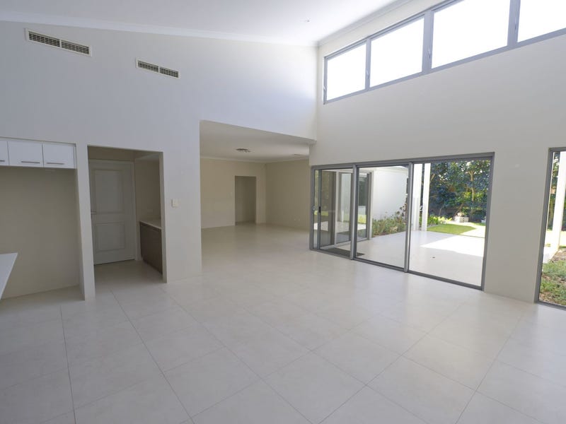 Light and bright spacious near 3