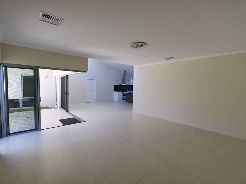 Light and bright spacious near 4