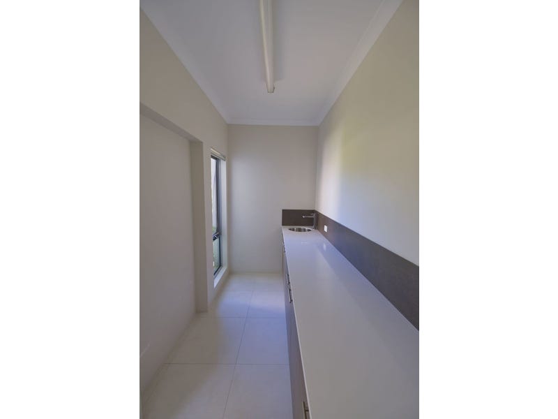 Light and bright spacious near 5