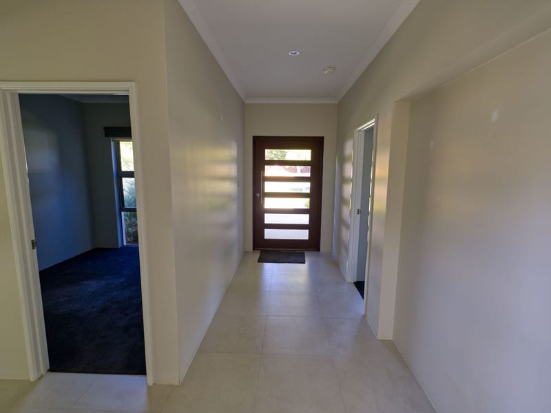 Light and bright spacious near 6