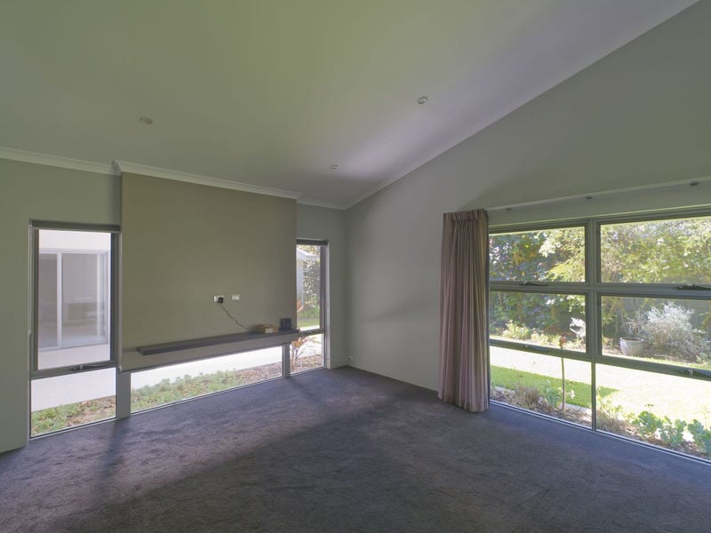 Light and bright spacious near 7
