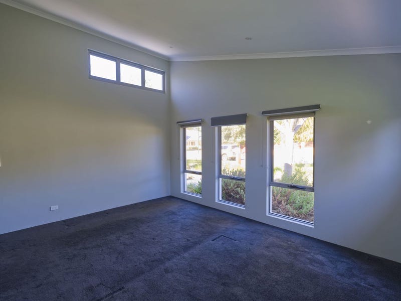Light and bright spacious near 8
