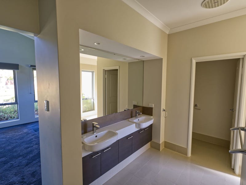 Light and bright spacious near 9