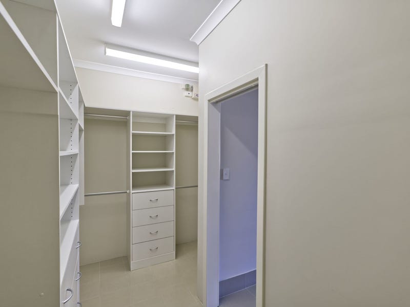 Light and bright spacious near 10