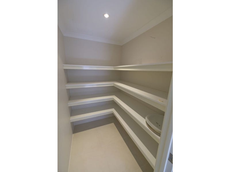Light and bright spacious near 16