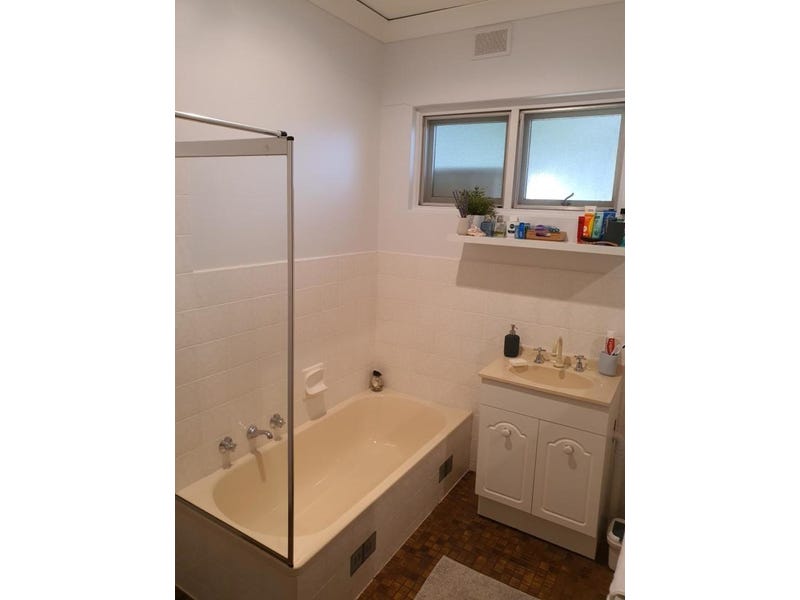 Beautiful unit in an amazing 5