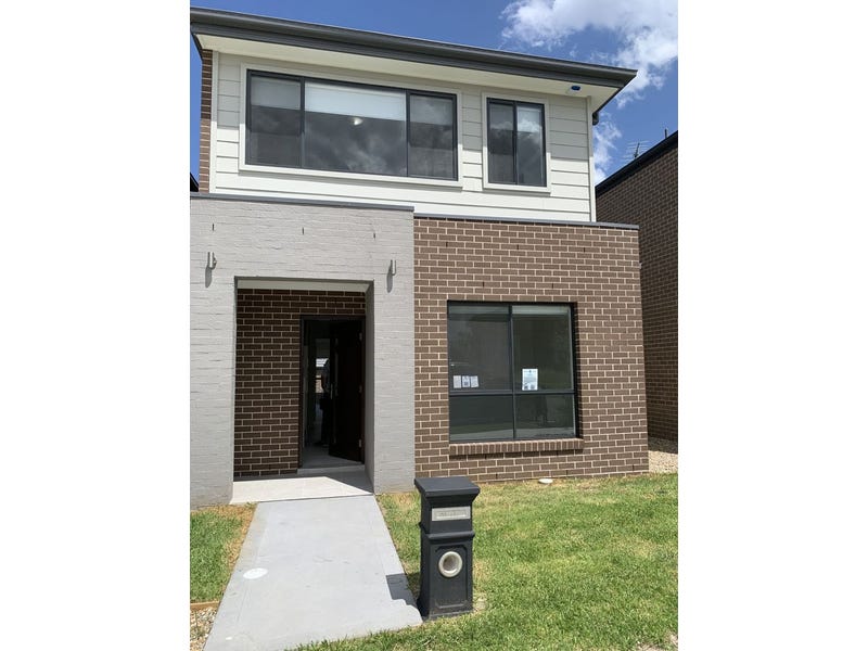 Walking to shopping centre,4beds3baths1carpark your dream house hot for rent