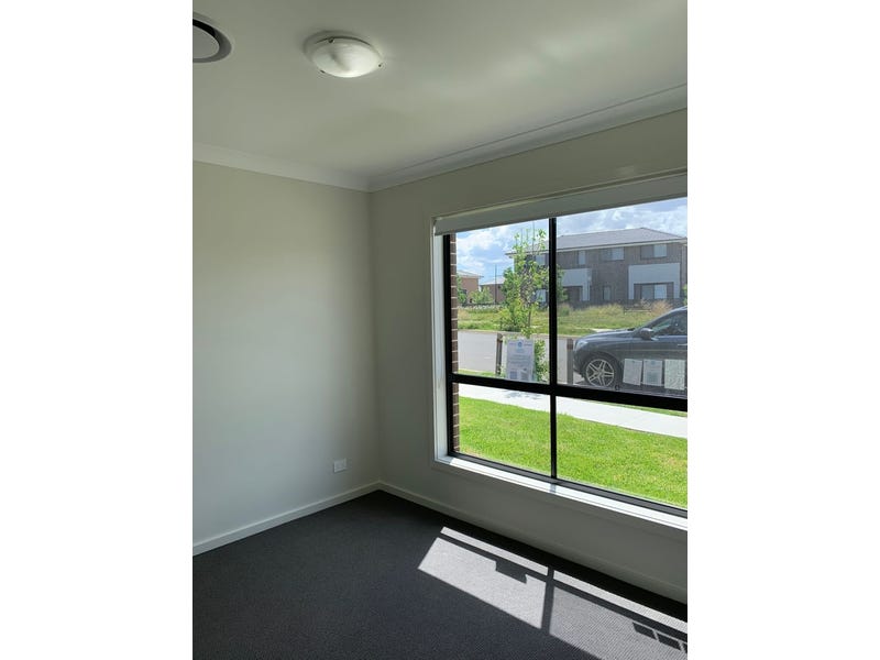 Walking to shopping centre,4beds3baths1carpark your 2