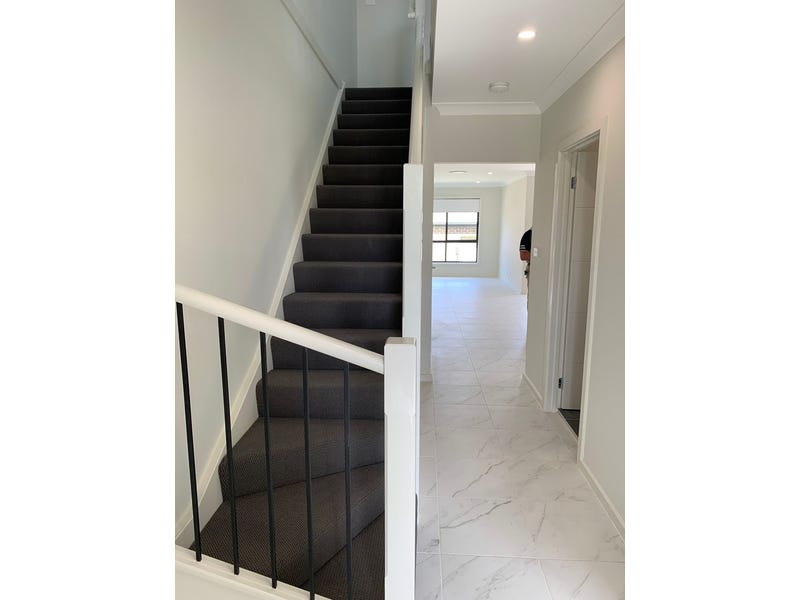 Walking to shopping centre,4beds3baths1carpark your 7