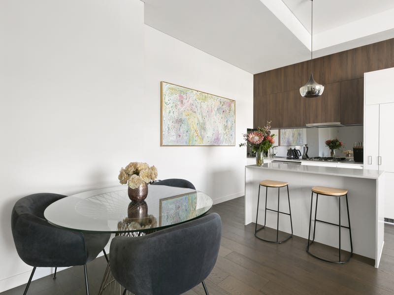 Modern 2 Bedroom, 2 Bathroom 1 Car Apartment