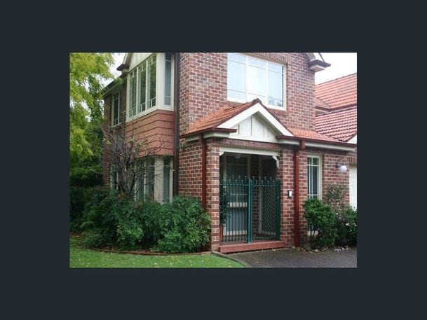 Beautiful Old Style English Townhouse 14