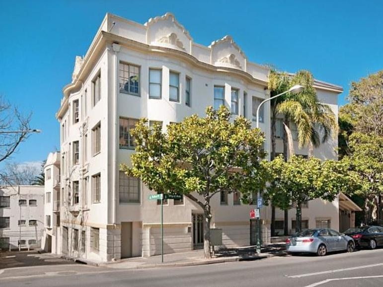Stunning fully renovated 1 bedroom apartment in heart of leafy Potts Point!