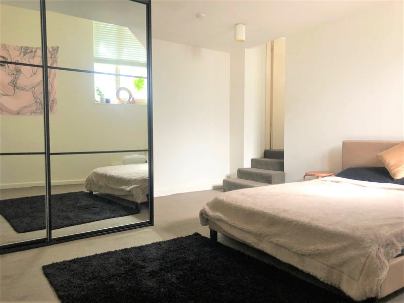Stunning fully renovated 1 bedroom 4