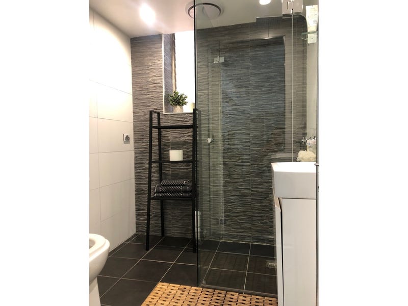 Stunning fully renovated 1 bedroom 5