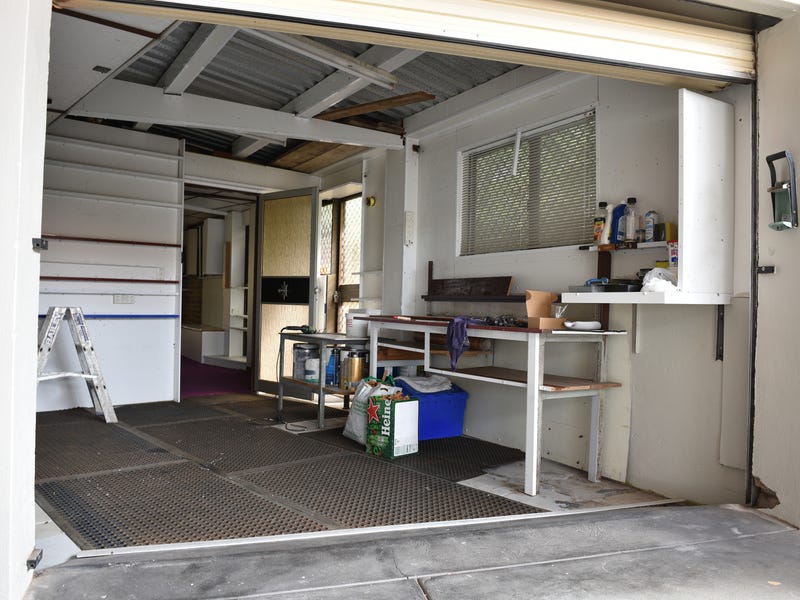 LARGE FAMILY HOME FOR RENT 5
