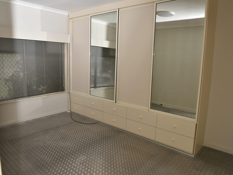 LARGE FAMILY HOME FOR RENT 12