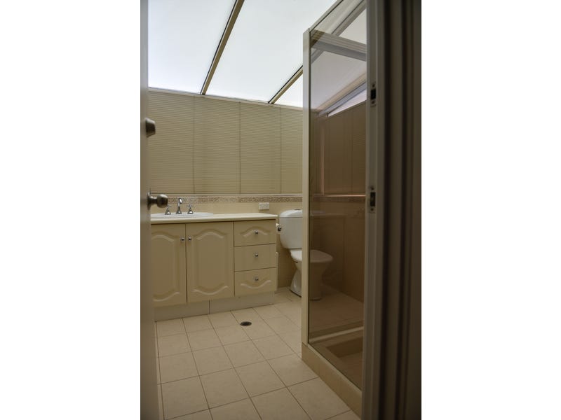 LARGE FAMILY HOME FOR RENT 18